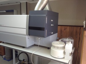 Атомно-эмиссионный спектрометр с индуктивно-связанной плазмой Shimadzu ICPE-9000.